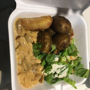 Pollo con Hongos, papas y ensalasa 