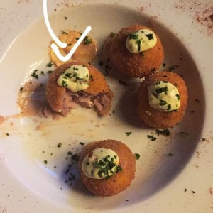 Croquetas de Otoe y ajo blanco de marallon