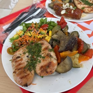 Chicken grill con dos acompañantes