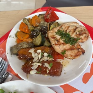 Chicken grill con dos acompañantes