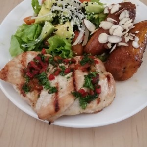 Pollo y ensalada