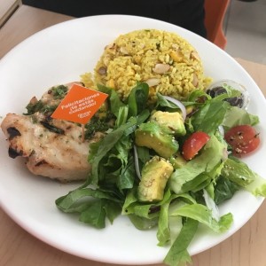 pollo ensalada arroz