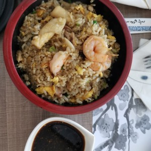 yakimeshi de mariscos