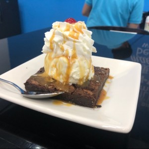 Brownie con helado