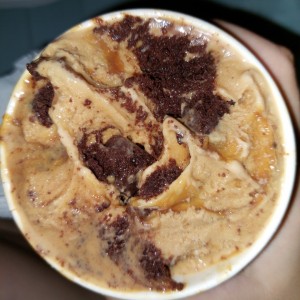 Helado de dulce de leche con brownie