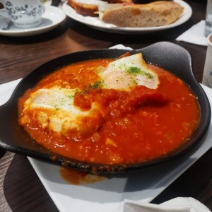 Shashuka Con Brioche Tostada