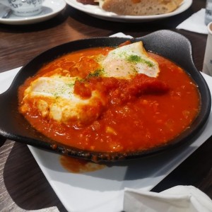 Shashuka Con Brioche Tostada