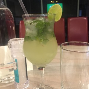 Limonada con hierba buena