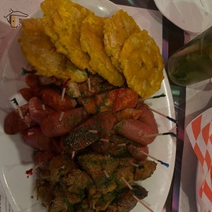 Picadas de chorizos y carnes 