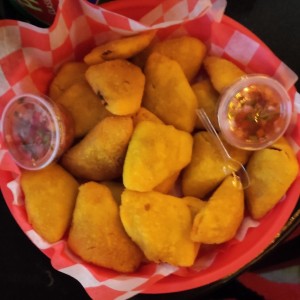 Empanaditas de pollo y de carne mechada