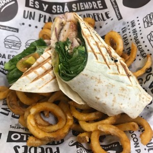 ceasar wrap con papitas curly