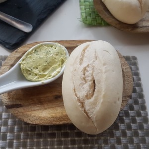 pancito con mantequilla y ajo 