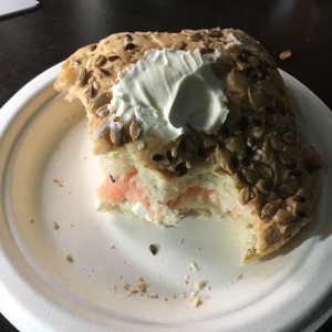 dizque bagel de salmon frio y duro