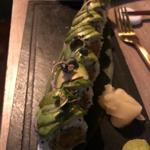 roll tuna con aguacate 