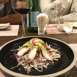 ensalada de repollo con pulpo 