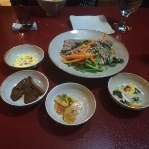 Bulgogi y side dishes