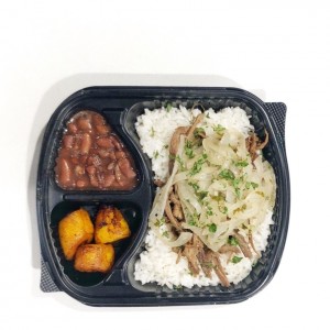 bistec picado con frijol y platano dulce