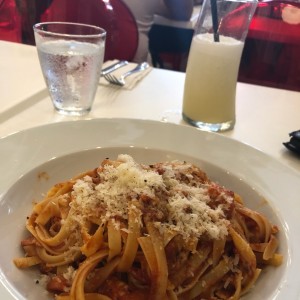 Fetuccini a la Amatricciana y Limonada