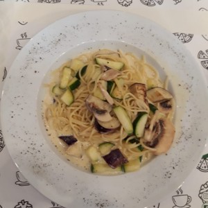 Pasta Alfredo con vegetales