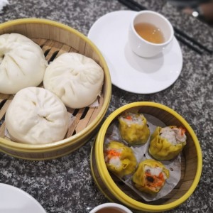 Pan de carne y Siu Mai