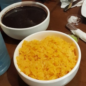 Arroz Amarillo y Frijiles Negros