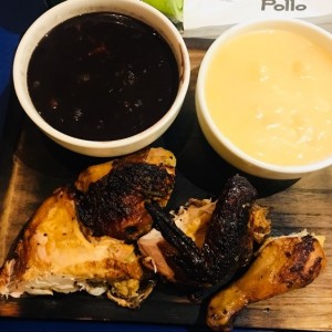 Medio pollo con yuca y frijoles 