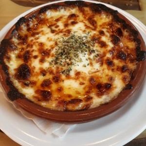 Queso Fundido con Chorizo