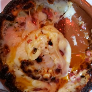 QUESO FUNDIDO CON CHORIZO