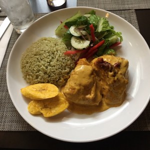 almuerzo ejecutivo,  pollo al curry