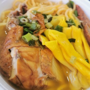 sopa de wanton puerco y pollo