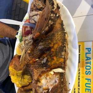 Pescado pargo Frito