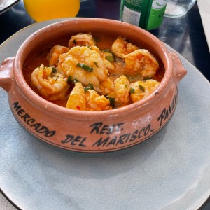 Camarones al ajillo 