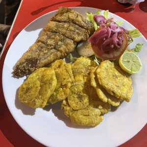 Pescado con patacones 