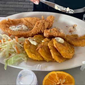 filet de corvina con patacones