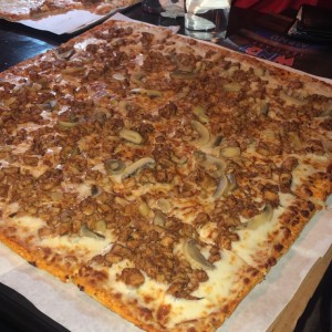 mega pizza de pollo y hongos 