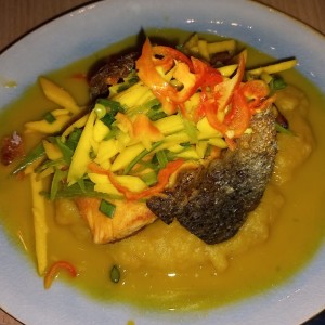 Salmon con mango