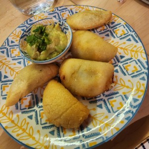 Piqueos Latinoamericanos - Empanadas Criollas