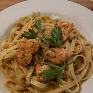 fettuccini con camarones