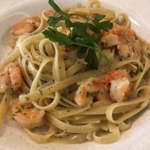 fettucine al olio de camarones