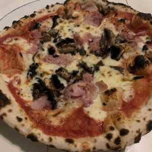 Piezas Tradicionales - Pizza Prosciutto Funghi