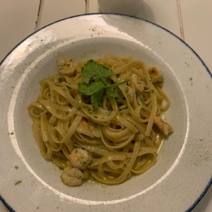 Pasta con Camarones al Ajillo