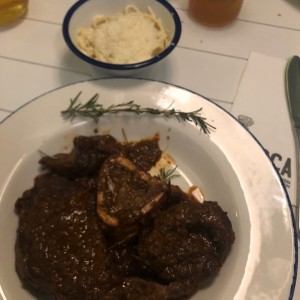 ossobuco estofado con pasta 