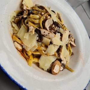 Fetuccini Aglio, Olio,Funghi E Pepperoncino