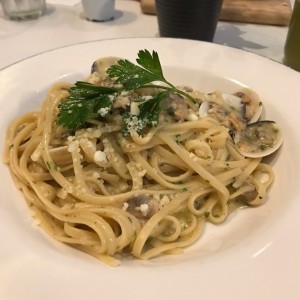 linguini con almejas en vino blanco?