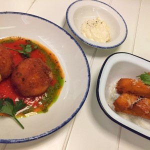 arancinis y palitos de polenta