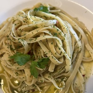 Fetuccini Aglio, Olio,Funghi E Pepperoncino