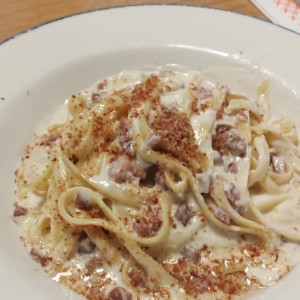 Fetuchini al Alfredo con prochuto