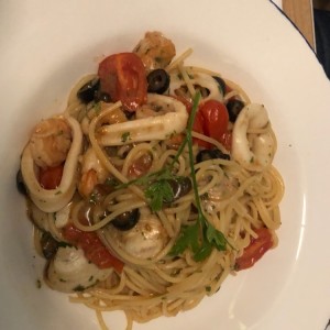 spaguetti fruti di mare