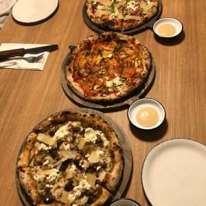 Pizza italianosa, Imperial y capresa, dio de ajo