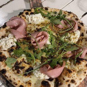 Pizzas Extraordinarias - Motadella e Pistacchio